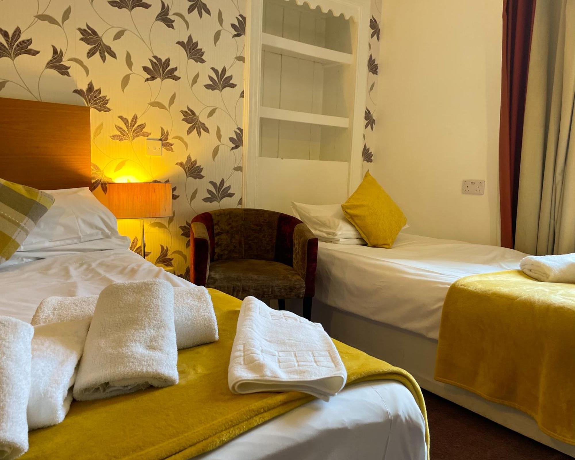The Speyside Hotel And Restaurant Grantown-on-Spey Extérieur photo